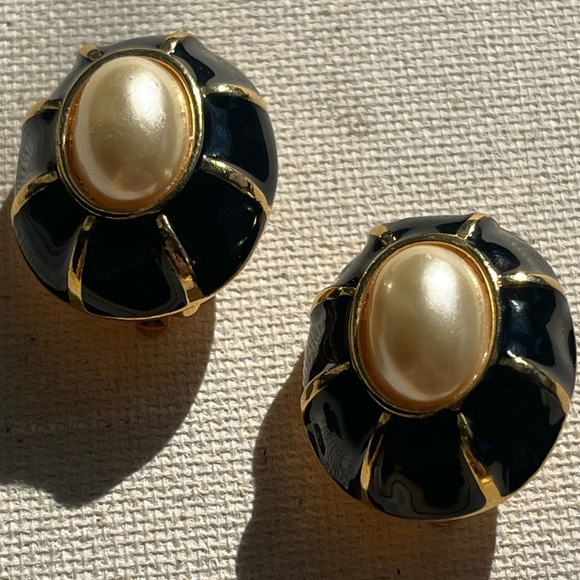 Vintage Premier Designs Black Enamel & Faux Pearl Clip-On Earrings - Picture 3 of 4